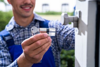 Residential vs. Commercial Locksmith Services-Understanding the Key Differences